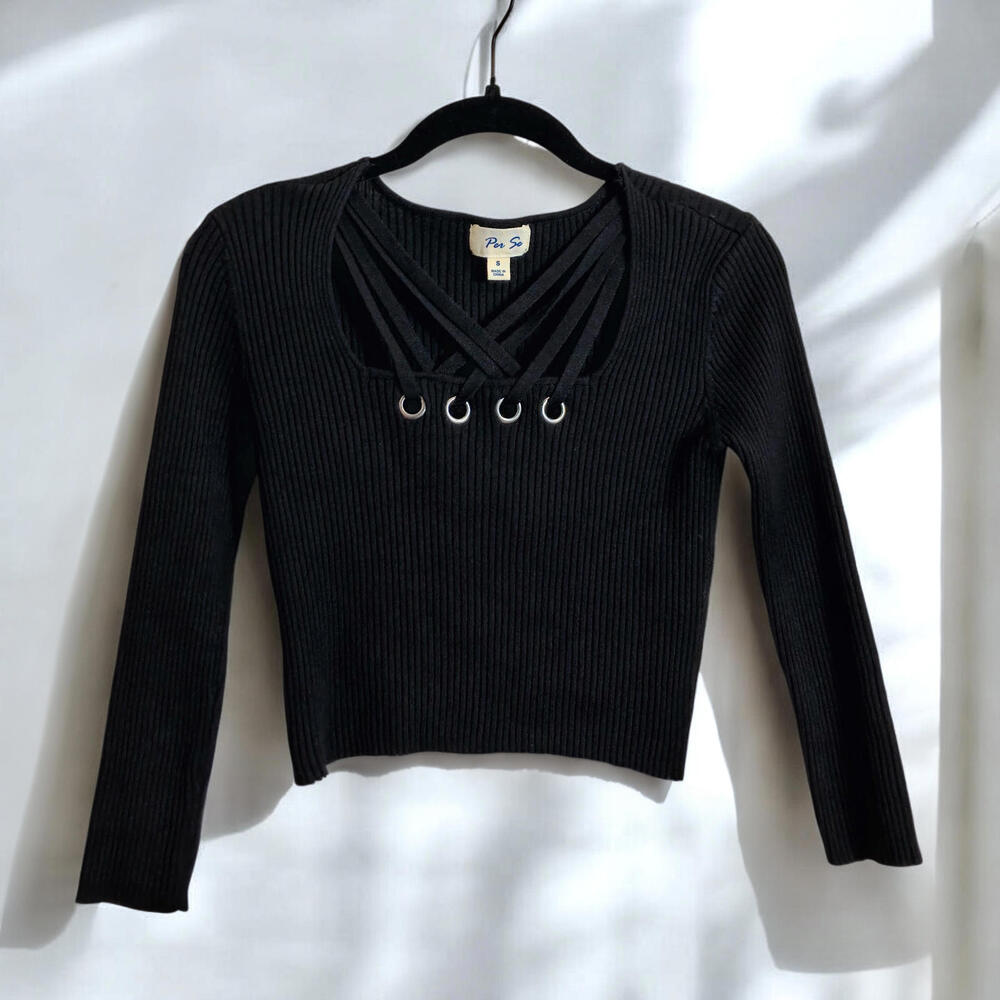 Chic Ribbed Black Crop Top with Unique Strap Detail